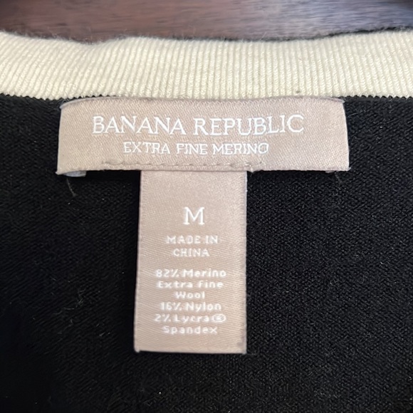 Banana Republic Merino wool sweater - V neck - Medium - Picture 3 of 4